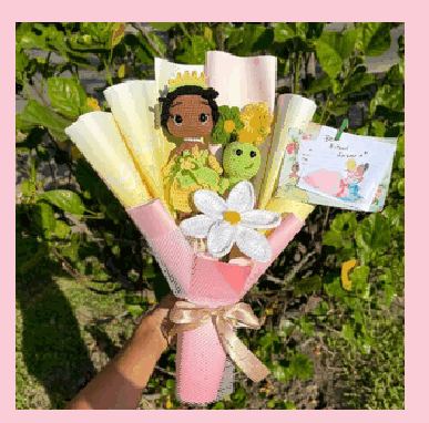 Buquê a princesa e o sapo em crochê feito à mão