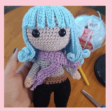 Boneca 25 cm em crochê feito à mão