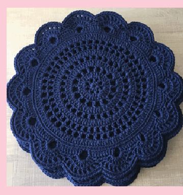 Sousplat azul em crochê feito à mão