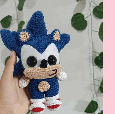 Sonic em crochê feito à mão